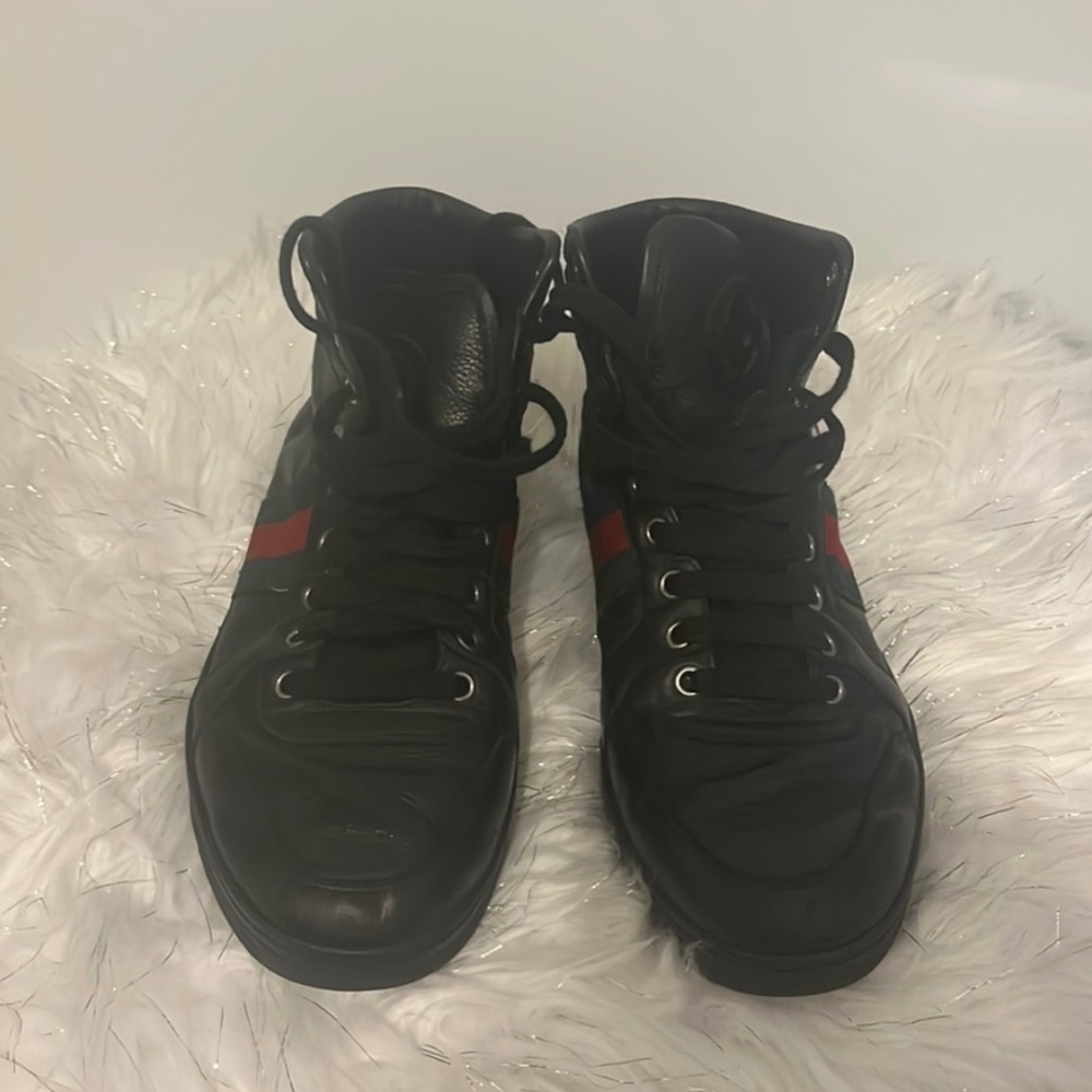 🤩🤩🤩Gucci high top  men size 5- fits a women’s 7.5 or 37.5 perfectly!